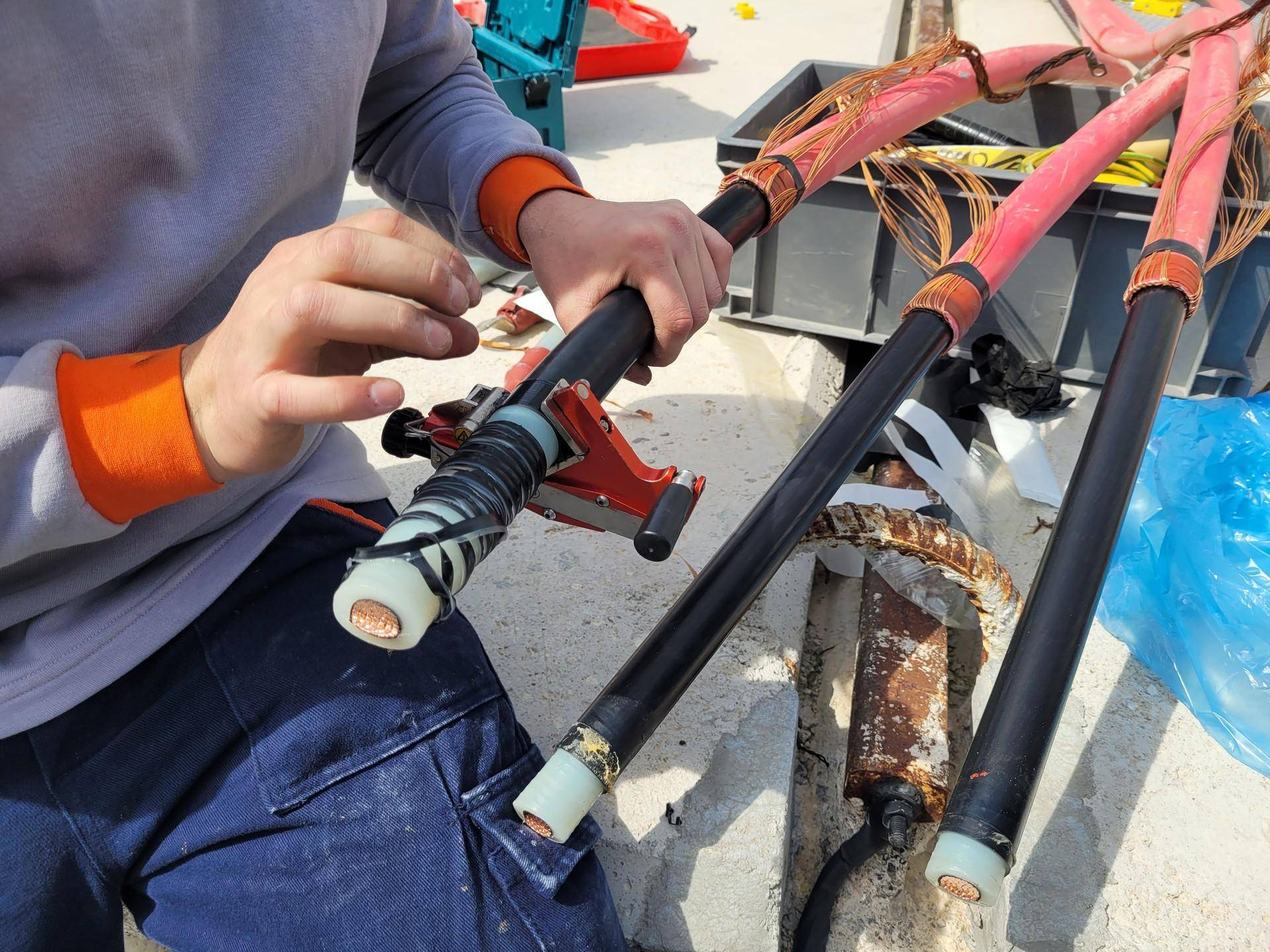 electrician making medium voltage cable head